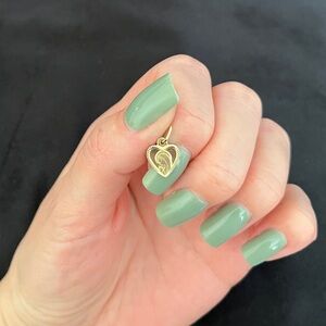 14K Gold Sacred Heart Pendant – Vintage-Inspired Religious Charm